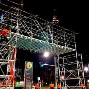 timeline_1_support_towers_and_bridge_half_craned