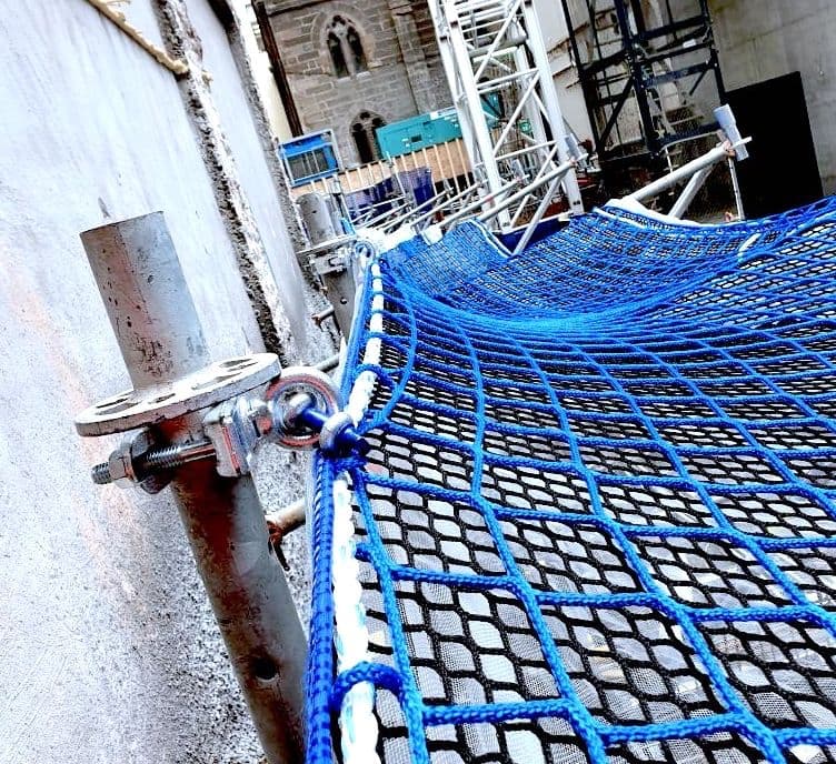 TRIPLE LAYER DEBRIS NETTING